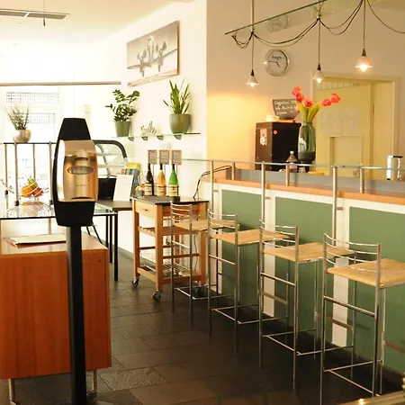 Hogh 3* Χαϊλμπρόν