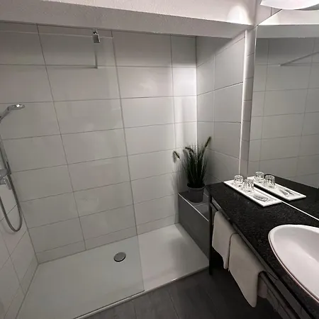 Hogh Ξενοδοχείο 3*