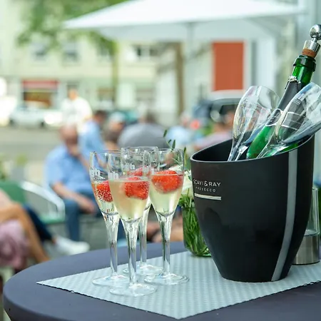 Hogh Ξενοδοχείο 3*