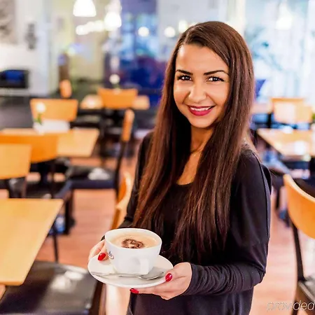 Hogh 3* Χαϊλμπρόν